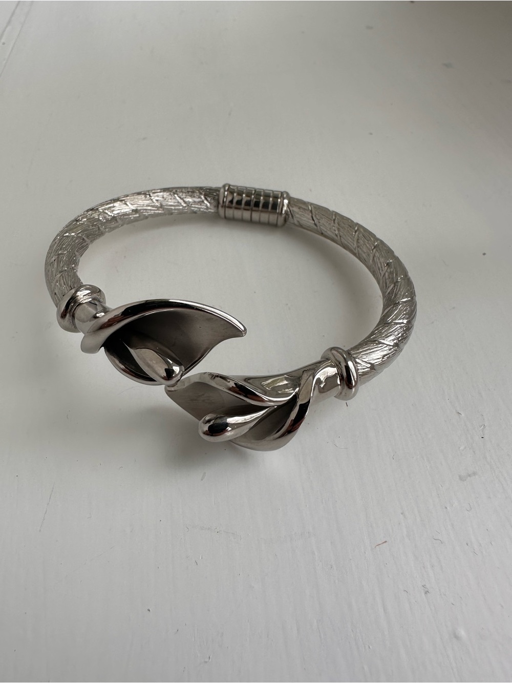 TIVVON Calla Lily Stainless Steel Cross Over Bangle Bracelet